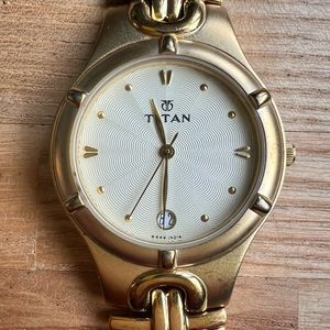 Titan regalia gold tone dress watch NEW BATTERY